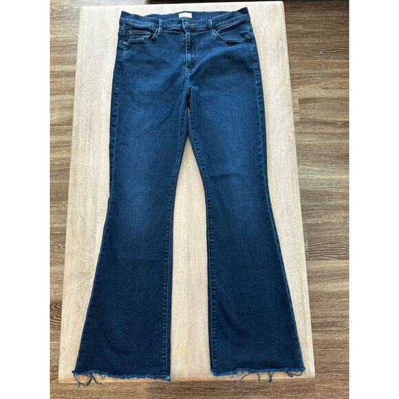 MOTHER The Weekender Fray in Chip on My Shoulder Dark Wash Size 32 Flare - Picture 3 of 11